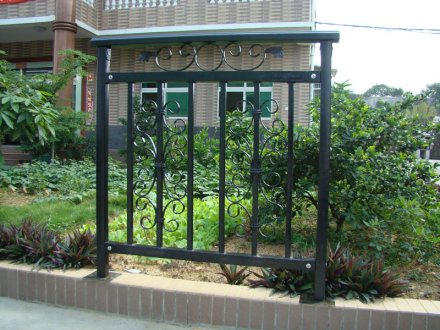 陽(yáng)臺(tái)護(hù)欄裝修怎樣才規(guī)范？陽(yáng)臺(tái)護(hù)欄廠家總結(jié)了