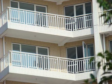 鋅鋼陽(yáng)臺(tái)護(hù)欄生產(chǎn)廠家