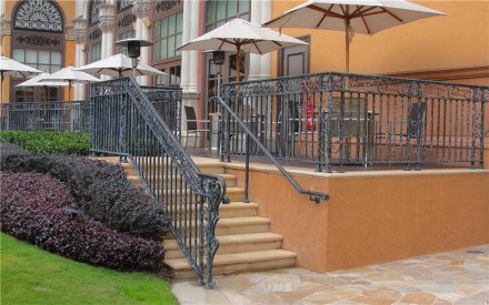 聊城室內(nèi)鋁合金護(hù)欄安裝費(fèi)用-安誠(chéng)護(hù)欄廠(chǎng)家